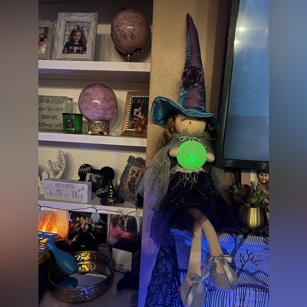 Crystal Ball witch 🧙